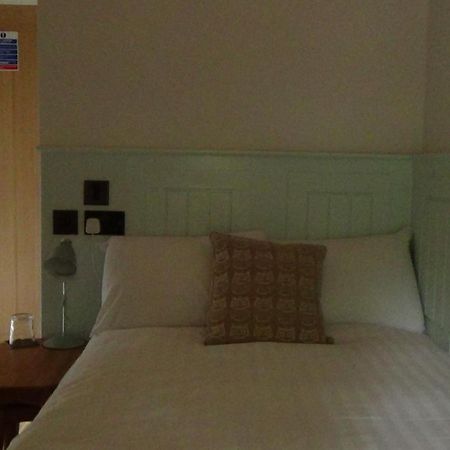The Kingsley At Eversley Room photo