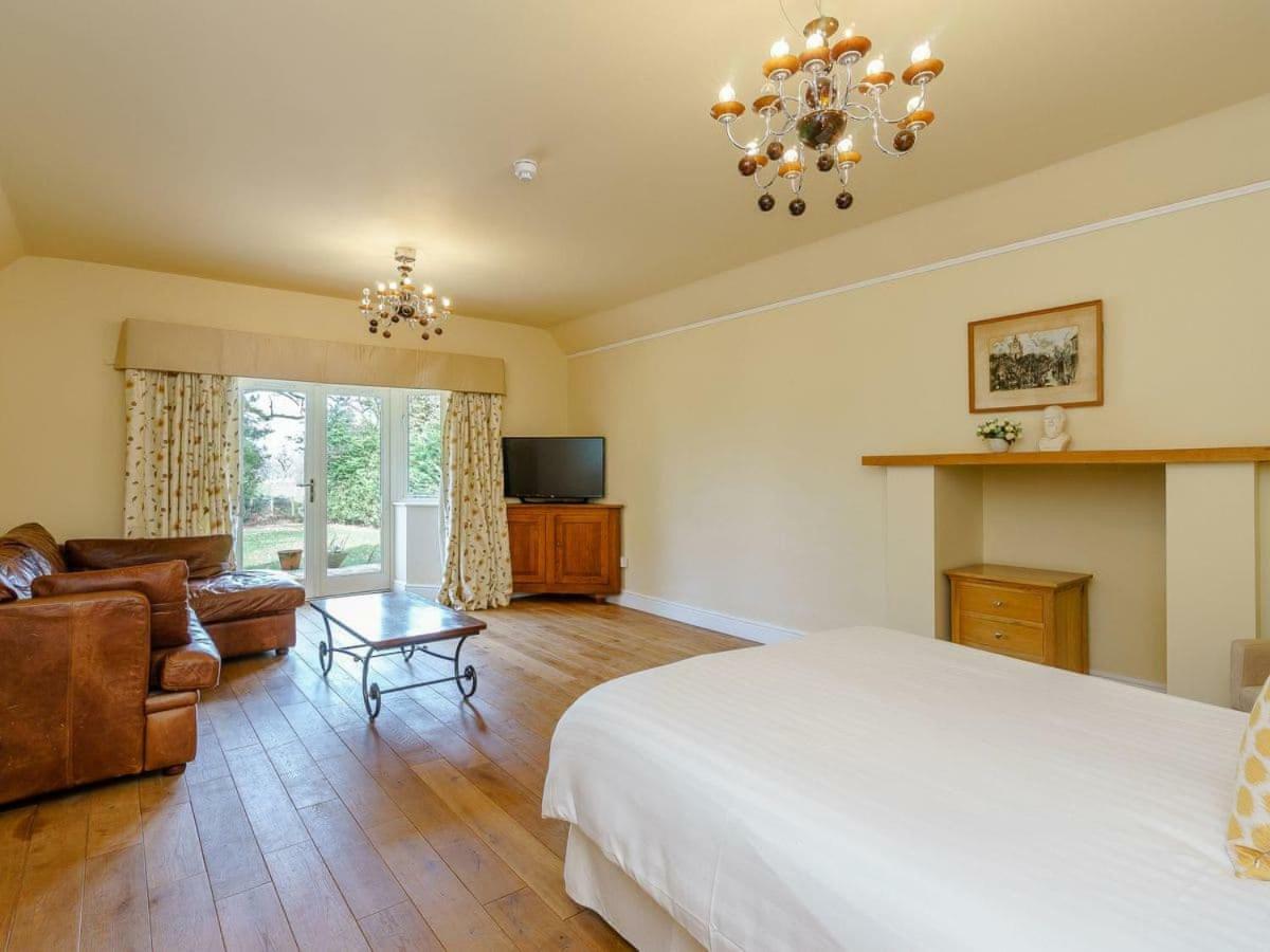 The Kingsley At Eversley Exterior photo